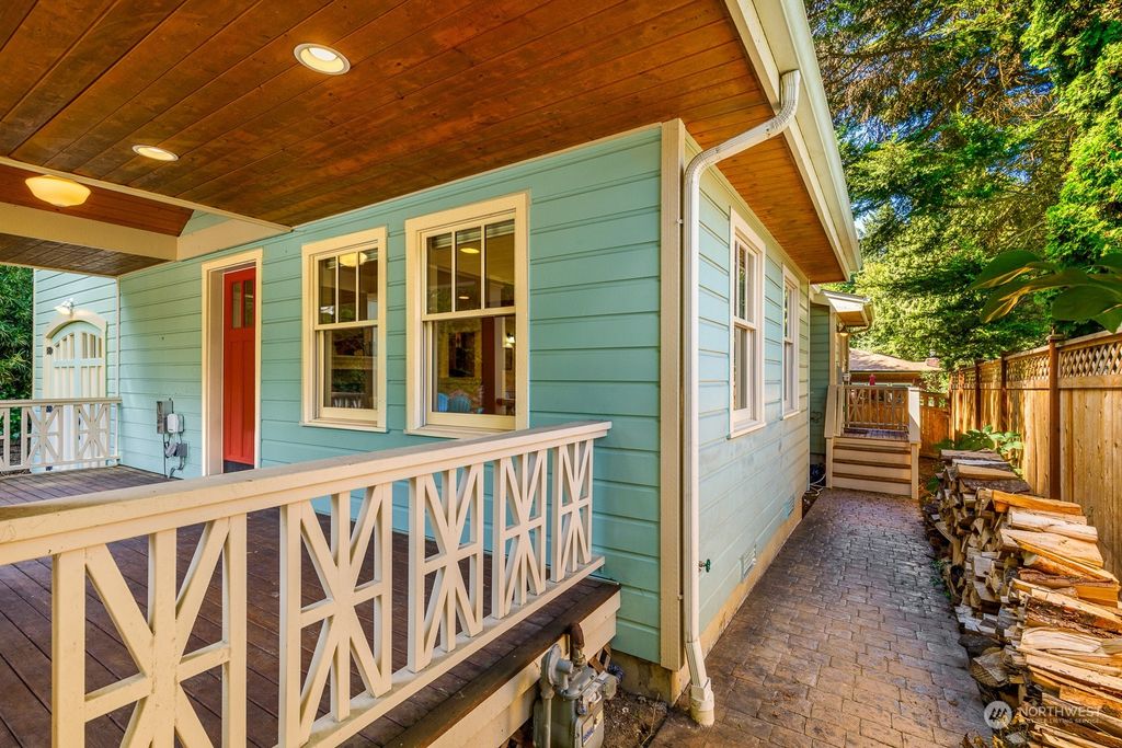 Photo of 1714 NE 92nd Street, Seattle, WA 98115 (MLS # 2267531)