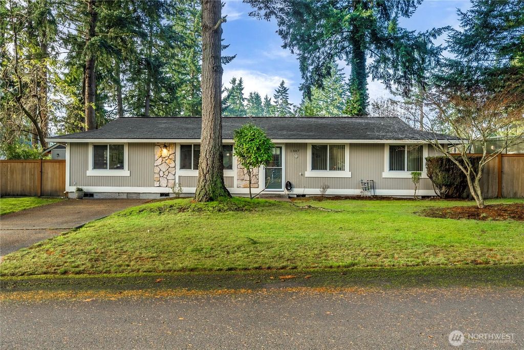Photo of 1307 Yakima Street NE, Olympia, WA 98516 (MLS # 2458419)