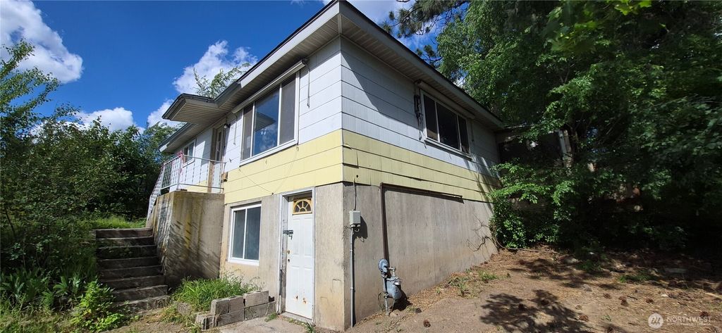 Photo of 611 S Farr Rd RD, Spokane, WA 99206 (MLS # 2527482)