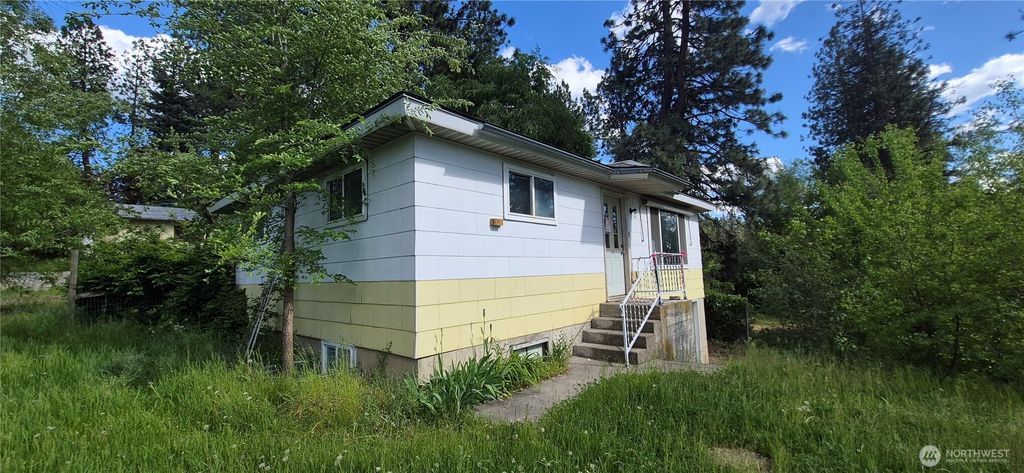 Photo of 611 S Farr Rd RD, Spokane, WA 99206 (MLS # 2527482)