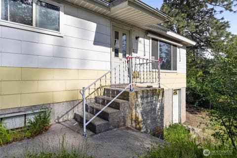 Photo of 611 S Farr Rd RD, Spokane, WA 99206 (MLS # 2527482)