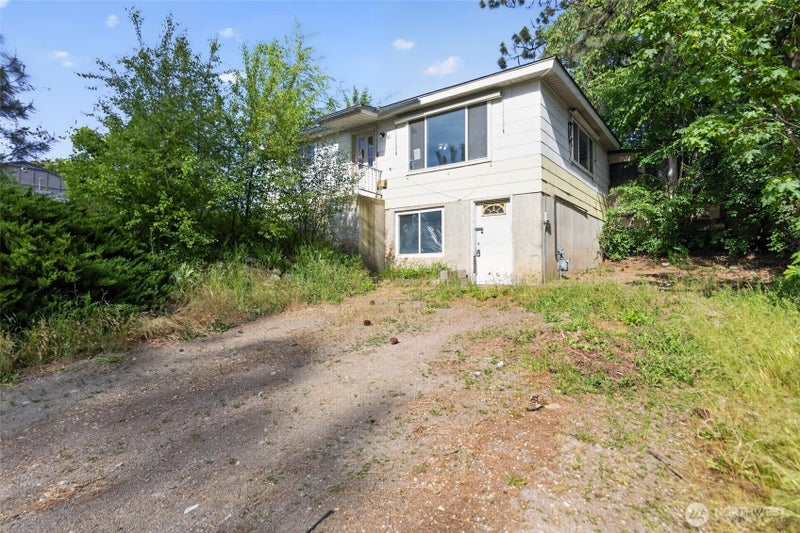 611 S Farr Rd