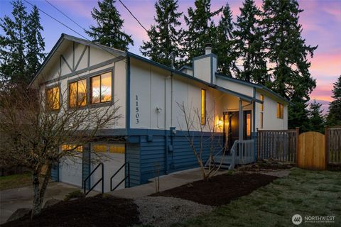 Photo of 11503 Bartlett Avenue NE, Seattle, WA 98125 (MLS # 2467736)