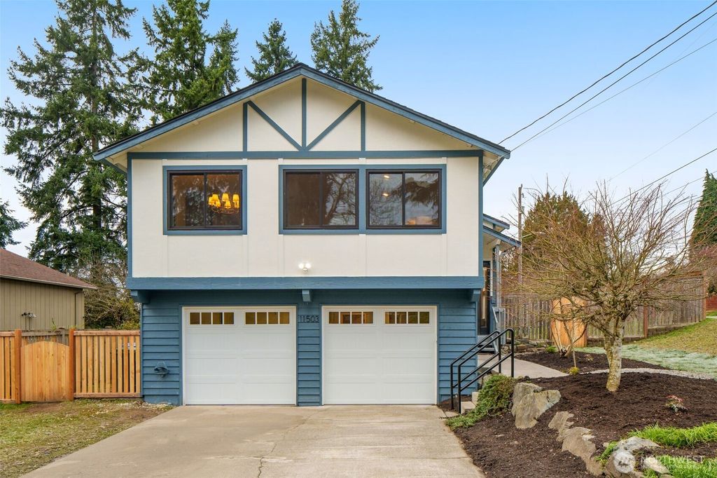 Photo of 11503 Bartlett Avenue NE, Seattle, WA 98125 (MLS # 2467736)