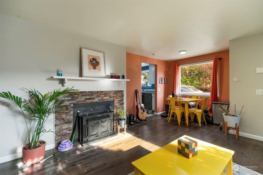Photo of 1402 N 145th Street, Shoreline, WA 98133 (MLS # 2231741)