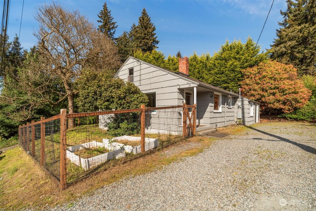 Photo of 1402 N 145th Street, Shoreline, WA 98133 (MLS # 2231741)
