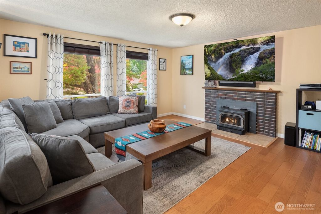 Photo of 17112 136th Place SE, Renton, WA 98058 (MLS # 2455041)