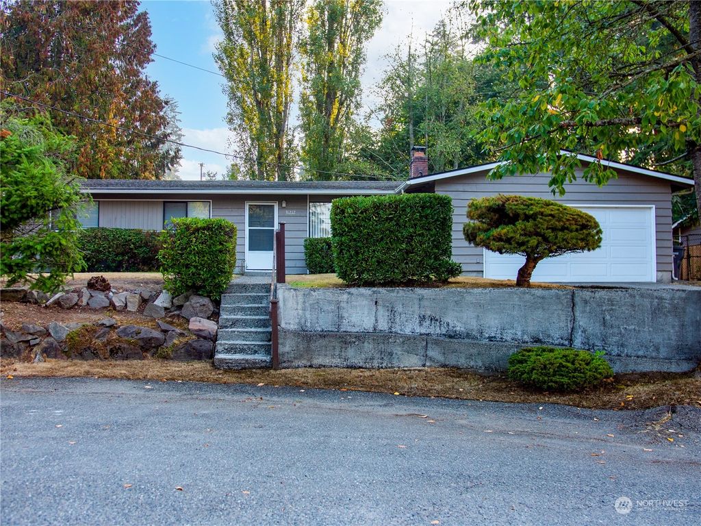 Photo of 31212 3rd Avenue SW, Federal Way, WA 98023 (MLS # 2006427)