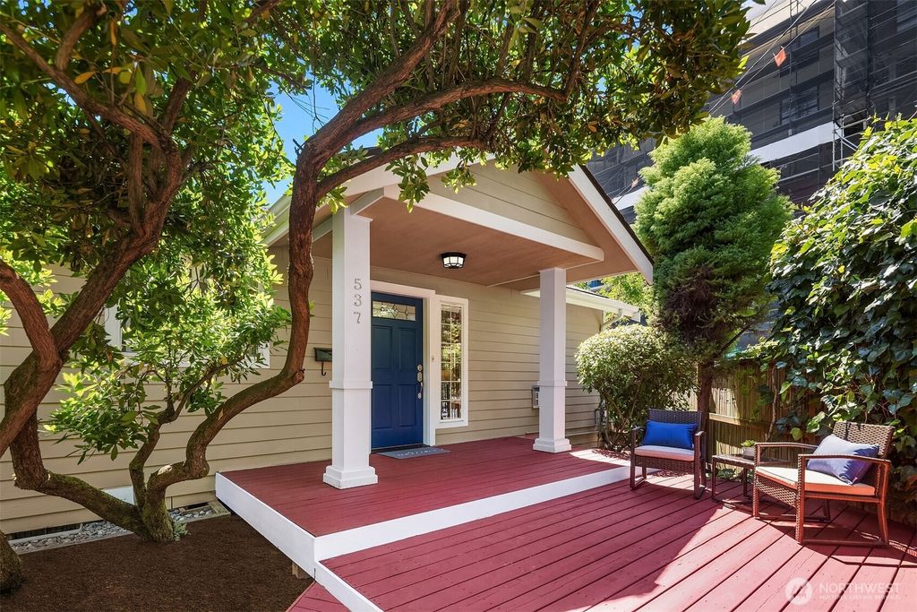Photo of 537 30th Avenue E, Seattle, WA 98112 (MLS # 2391301)
