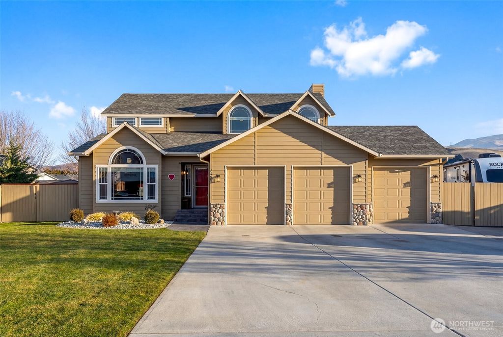 Photo of 2490 Hamilton Court, East Wenatchee, WA 98802 (MLS # 2473535)