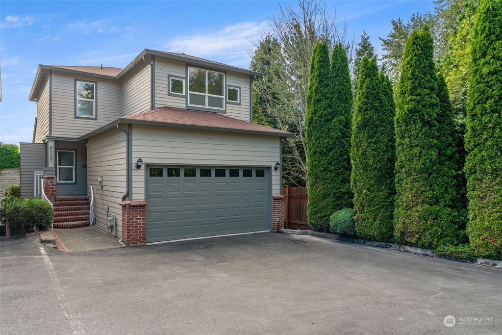 Photo of 8037 118th Avenue NE, Kirkland, WA 98033 (MLS # 2292593)