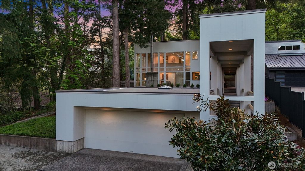 Photo of 2261 W Lake Sammamish Parkway SE, Bellevue, WA 98008 (MLS # 2531003)