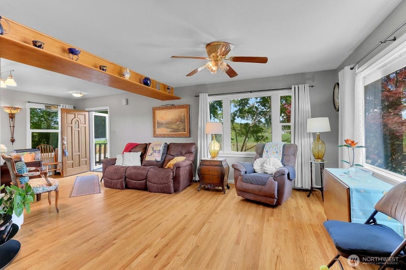320 Pioneer Highway E