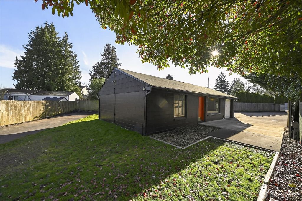 Photo of 207 S 108th Place, Seattle, WA 98168 (MLS # 2479535)