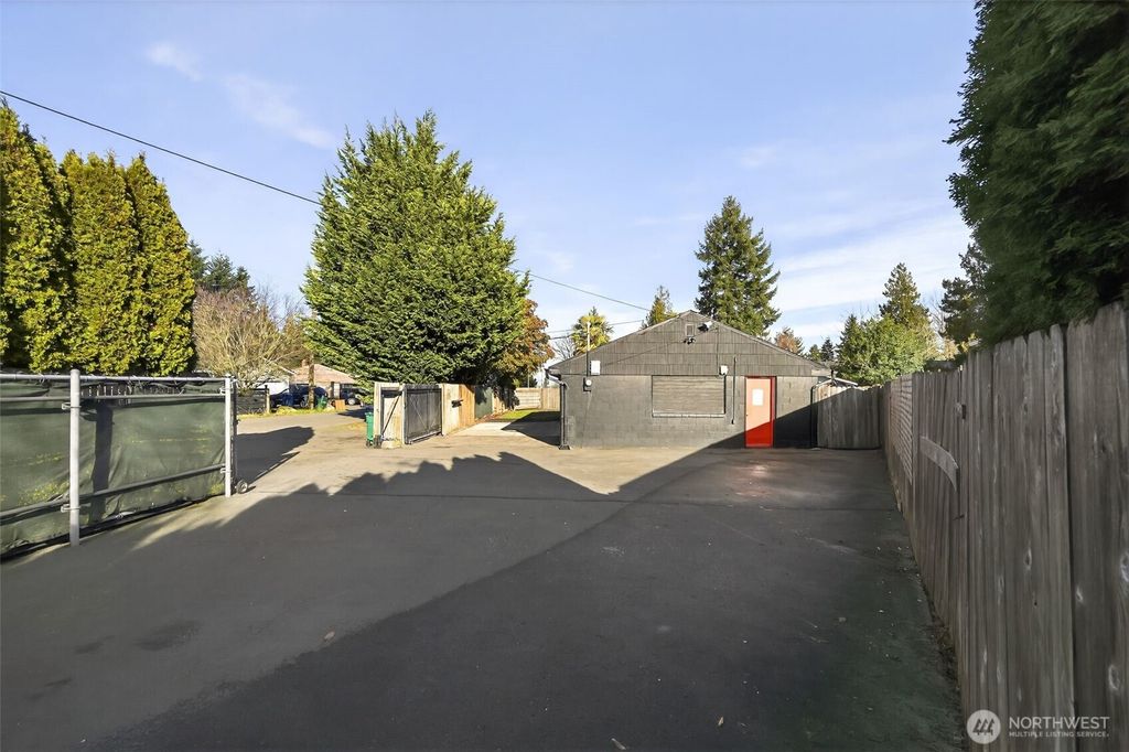 Photo of 207 S 108th Place, Seattle, WA 98168 (MLS # 2479535)