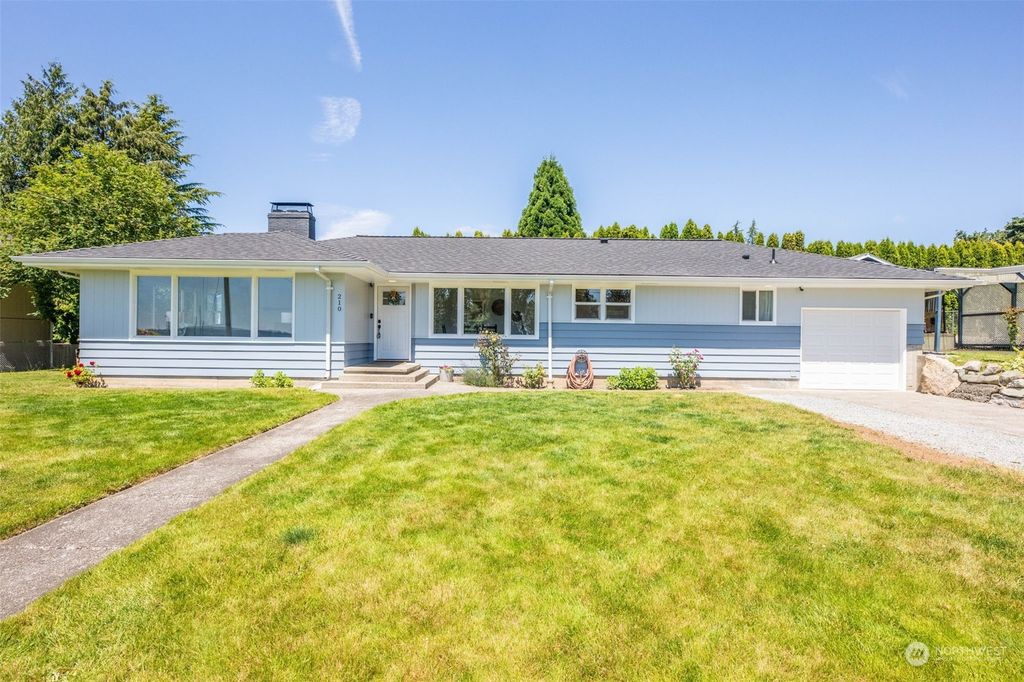 Photo of 210 13th Street St, Snohomish, WA 98290 (MLS # 2246535)