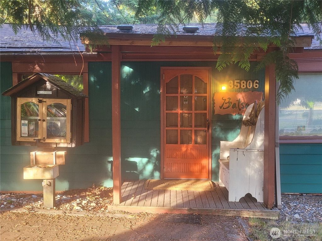 Photo of 35806 1st Avenue S, Federal Way, WA 98003 (MLS # 2402686)