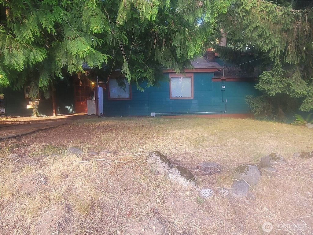 Photo of 35806 1st Avenue S, Federal Way, WA 98003 (MLS # 2402686)