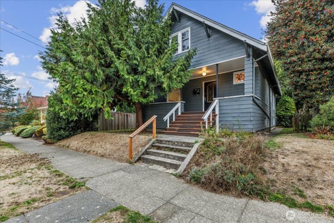 Photo of 108 NE 61st Street, Seattle, WA 98115 (MLS # 2590119)