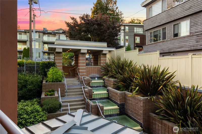 200 N Pacific St SE 303