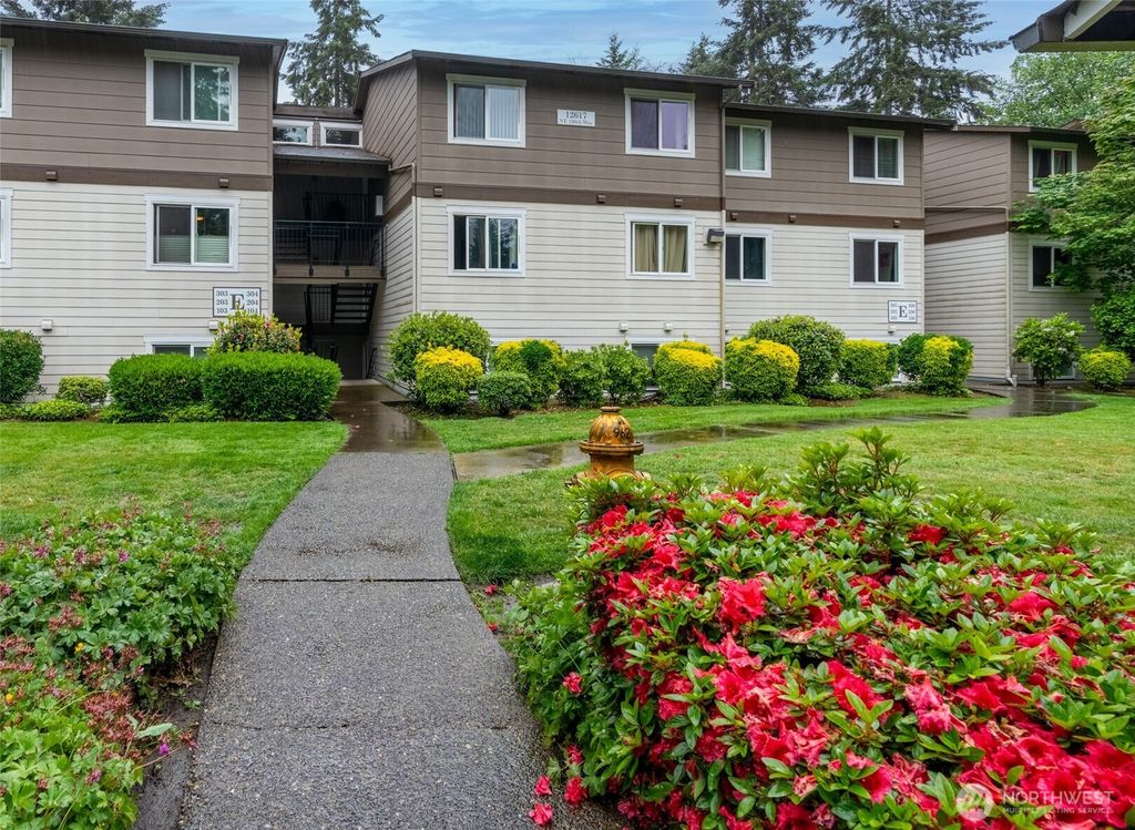 Photo of 12617 NE 130th Way #E303, Kirkland, WA 98034 (MLS # 2394097)