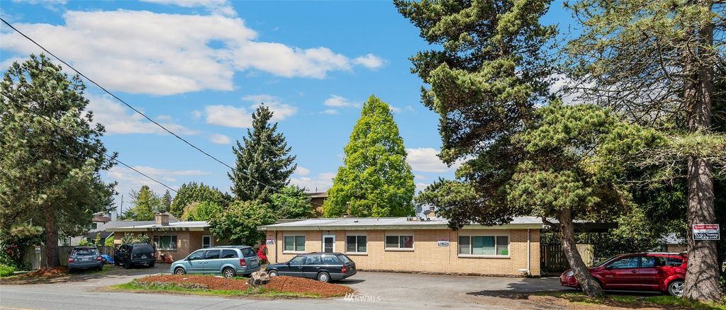 Photo of 15405 10th Avenue SW, Burien, WA 98166 (MLS # 1938313)