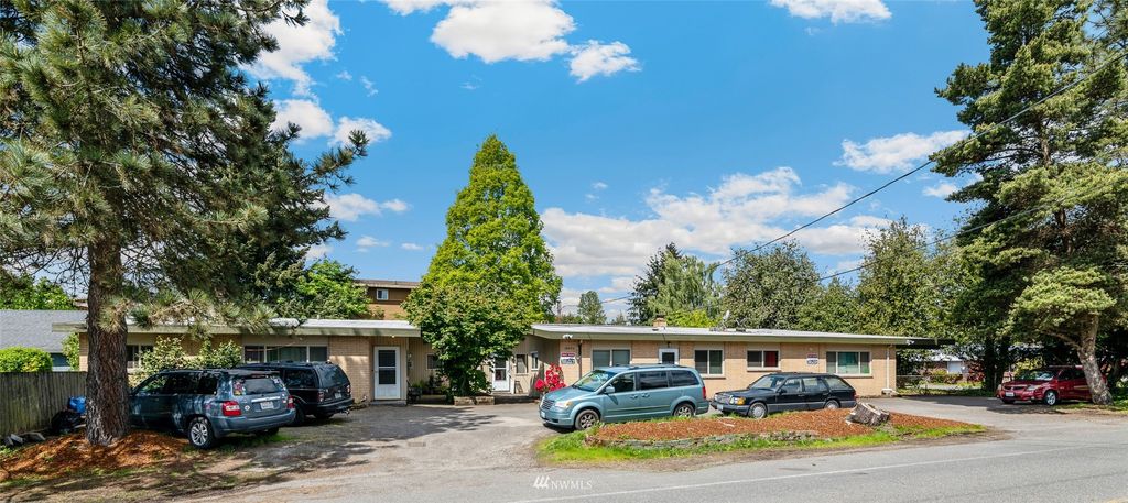 Photo of 15405 10th Avenue SW, Burien, WA 98166 (MLS # 1938313)