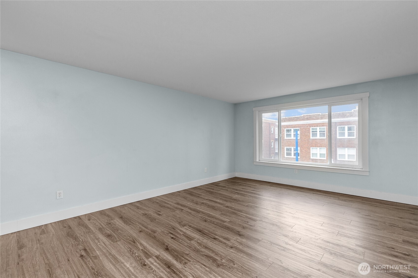 25 N Broadway 207