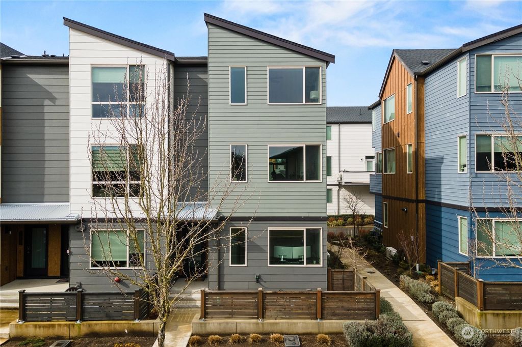 Photo of 32715 Madrona Avenue SE, Black Diamond, WA 98010 (MLS # 2204711)