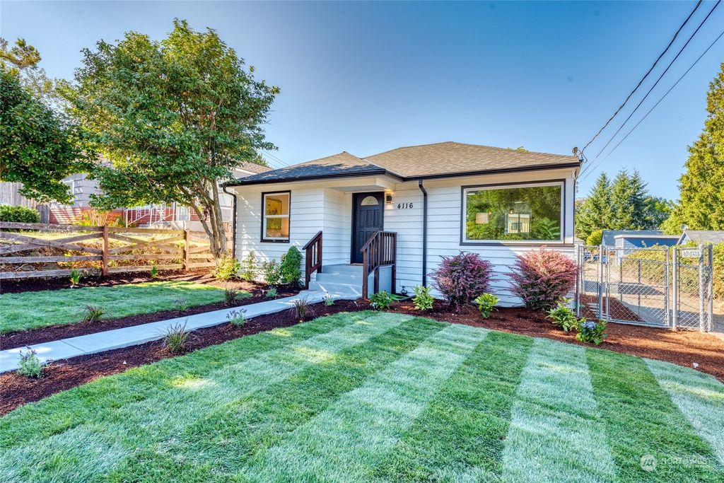 Photo of 4116 SW 104th Street, Seattle, WA 98146 (MLS # 2144920)