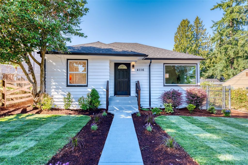 Photo of 4116 SW 104th Street, Seattle, WA 98146 (MLS # 2144920)