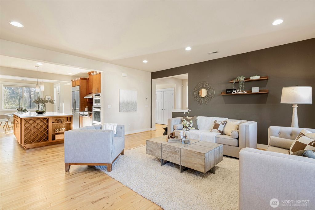 Photo of 15829 SE 44th Court, Bellevue, WA 98006 (MLS # 2333264)