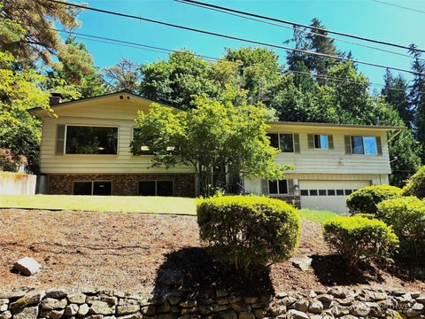 Photo of 2337 W Hills Drive, Longview, WA 98632 (MLS # 2572057)