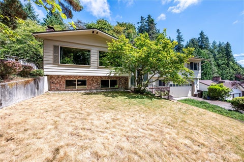 Photo of 2337 W Hills Drive, Longview, WA 98632 (MLS # 2572057)