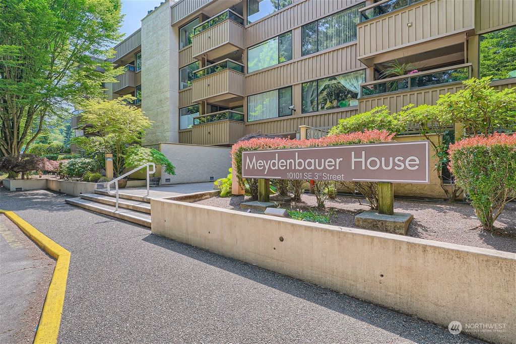 Photo of 10101 SE 3rd Street #105, Bellevue, WA 98004 (MLS # 2182547)