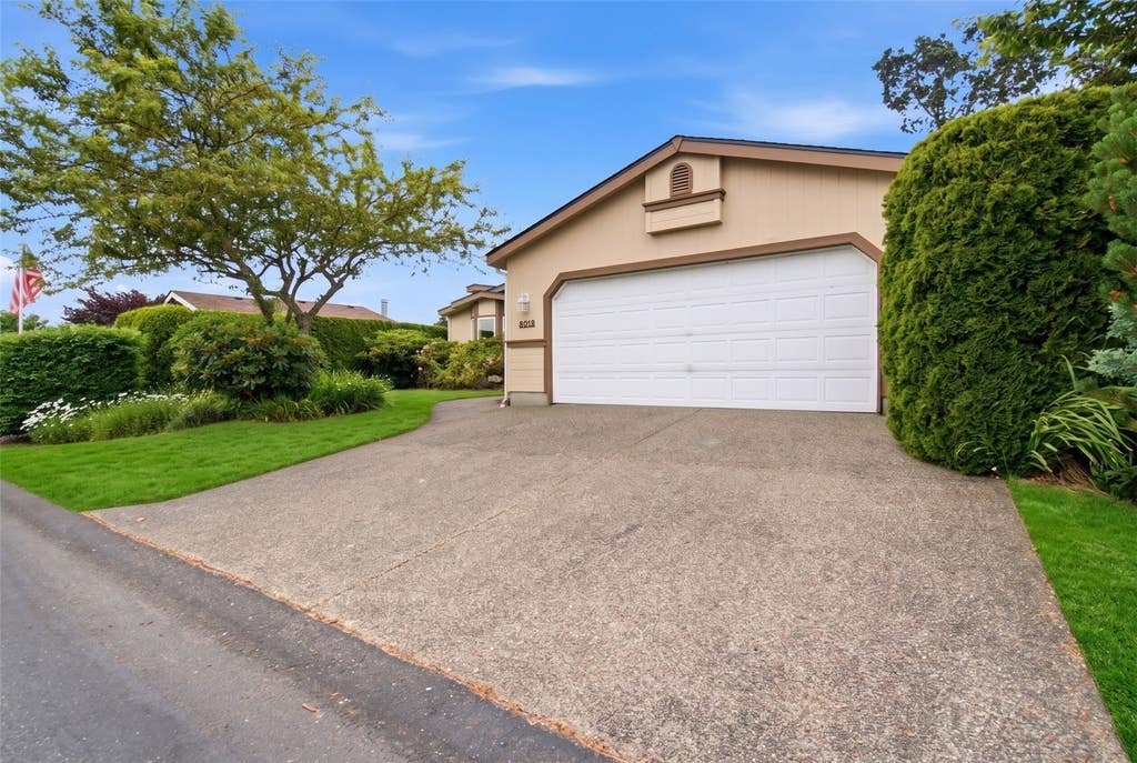 Photo of 8018 18th Lane SE, Lacey, WA 98503 (MLS # 2546465)