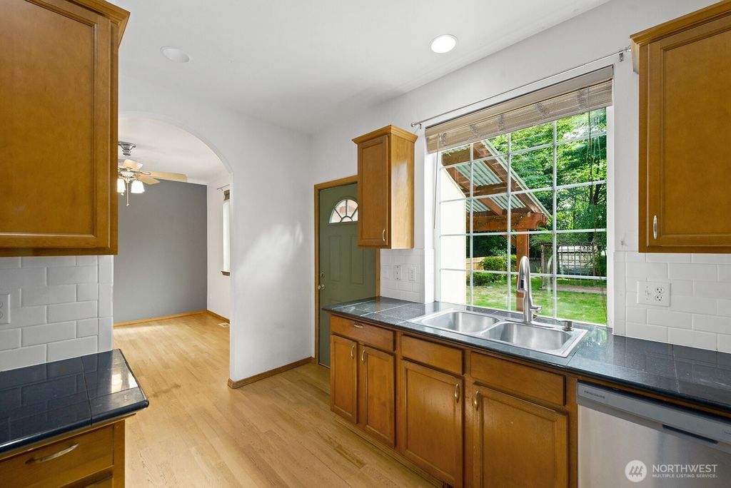 listing image 9366122639309355037