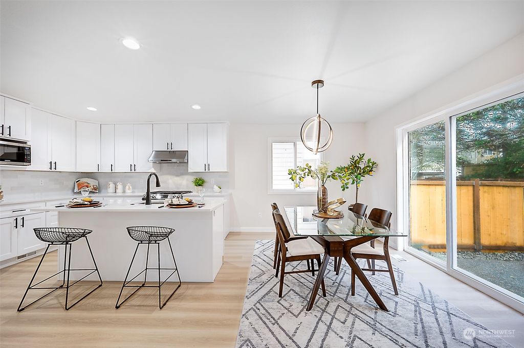Photo of 582 240th Avenue SE, Sammamish, WA 98074 (MLS # 2179346)