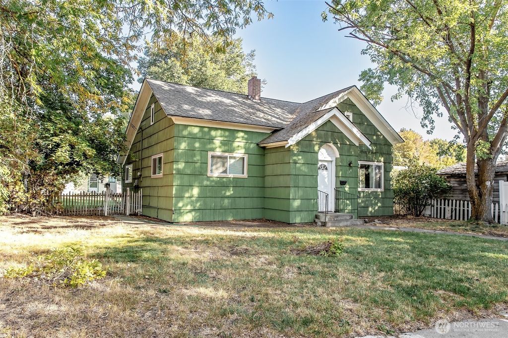 Photo of 504 504.5 N Sampson Street #1 &amp; 2, Ellensburg, WA 98926 (MLS # 2503082)