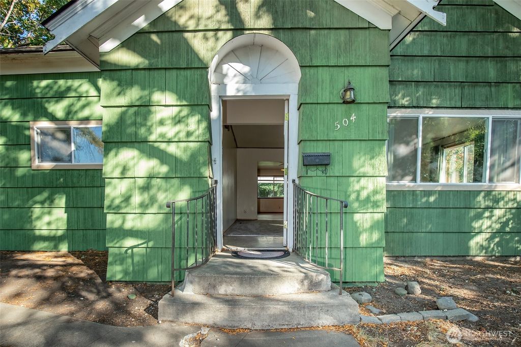 Photo of 504 504.5 N Sampson Street #1 &amp; 2, Ellensburg, WA 98926 (MLS # 2503082)