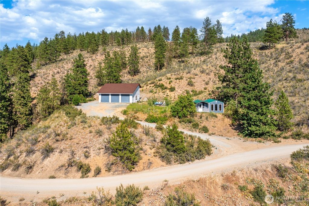 Photo of 1478 Lodge Pole Rd Road, Chelan, WA 98816 (MLS # 2513897)