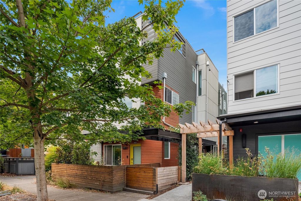 Photo of 1623 14th Avenue #E, Seattle, WA 98122 (MLS # 2429400)
