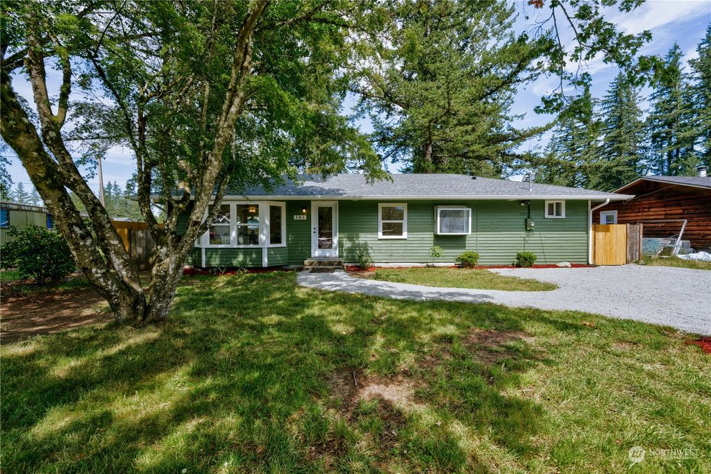 Photo of 301 9th Street, Gold Bar, WA 98251 (MLS # 2133763)