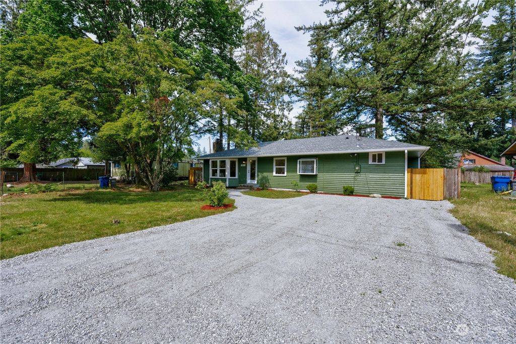 Photo of 301 9th Street, Gold Bar, WA 98251 (MLS # 2133763)