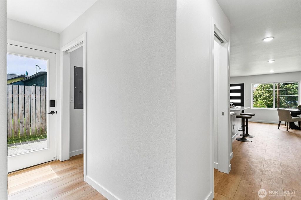 listing image 9369151713380608492
