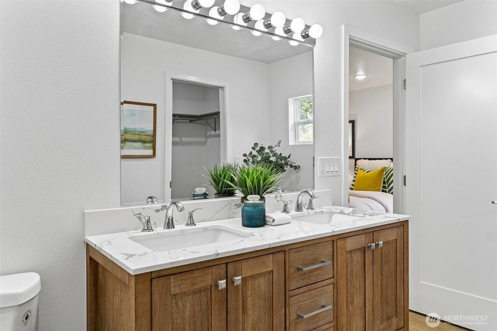 listing image 9366908009402926950