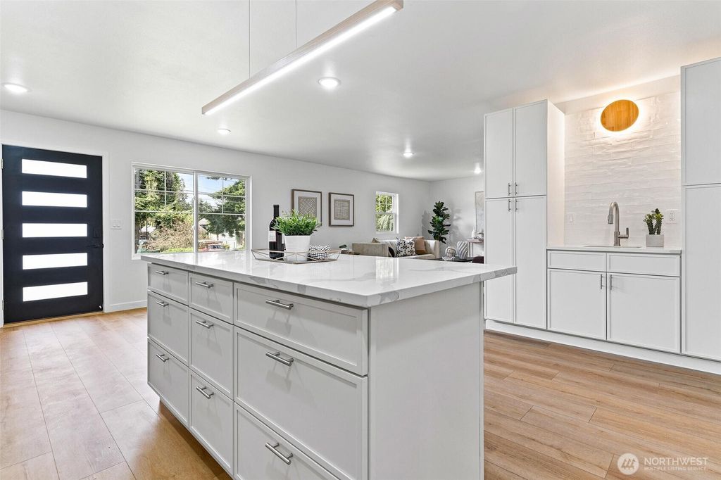 listing image 9364329709845365519