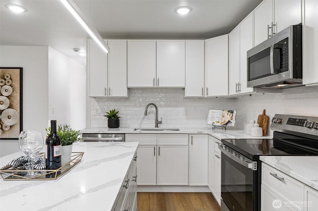 listing image 9362254695443610779