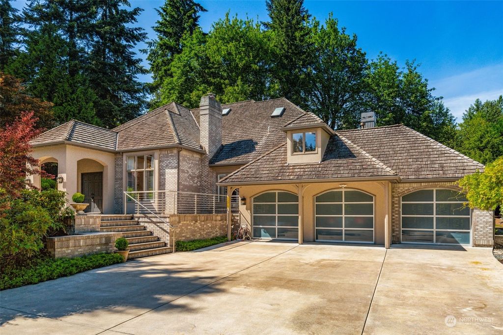 Photo of 13978 NE 31ST Place, Bellevue, WA 98005 (MLS # 2247645)