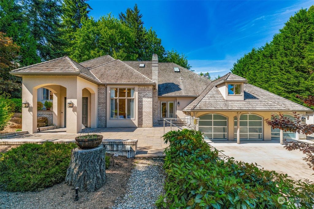 Photo of 13978 NE 31ST Place, Bellevue, WA 98005 (MLS # 2247645)